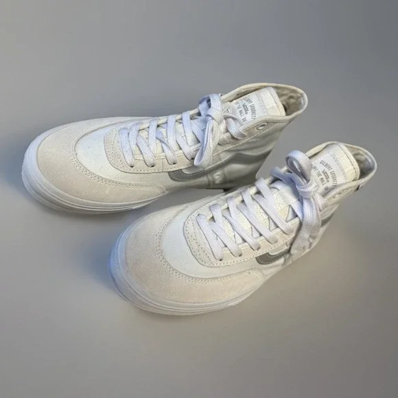 NWOB Vans Gilbert Crockett High Pro II White/Reflective Shoes Size 7 Women's 8.5